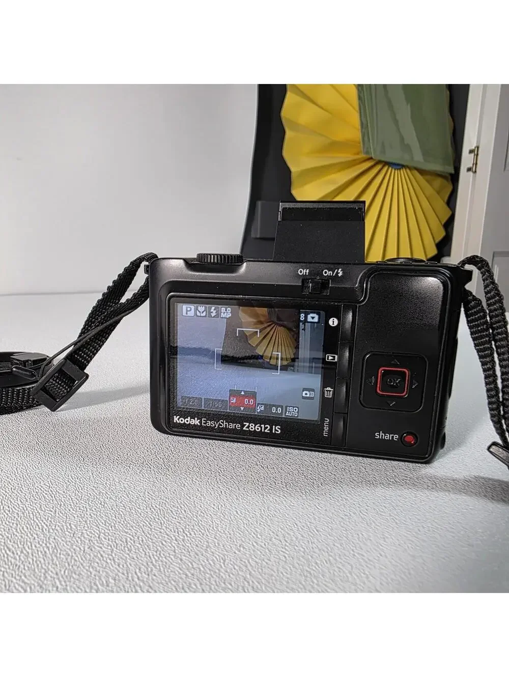 Kodak EasyShare Z8612 IS 8.1MP 12x Zoom - Works No Flash Read